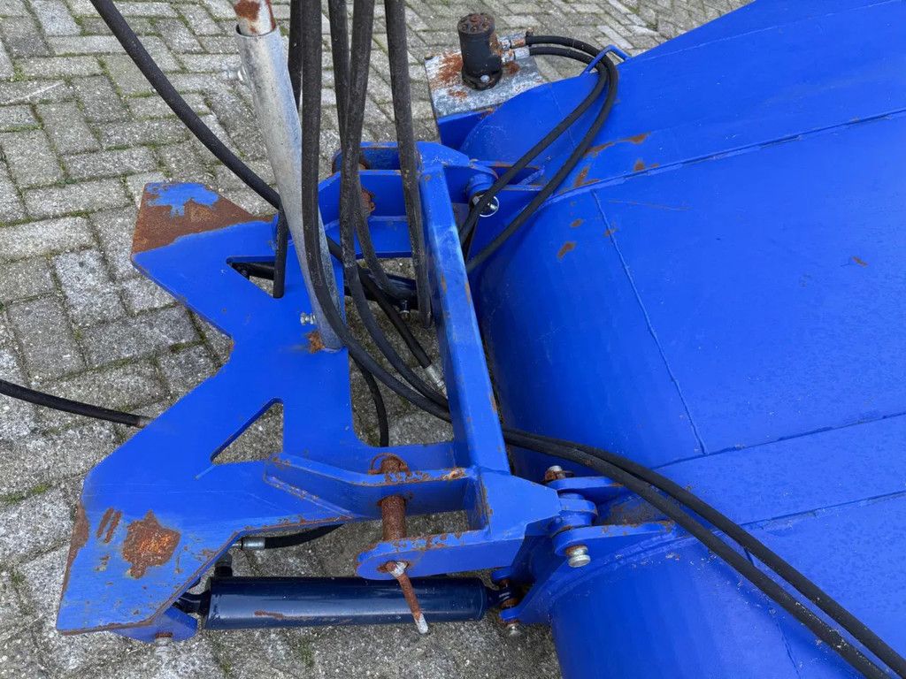 AP DETECH 1800 T instrooibak Zaagselstrooier Instrooimachine Zaagsel DETECH 1800 T instrooibak Zaagselstrooier Instrooimachine Zaagsel