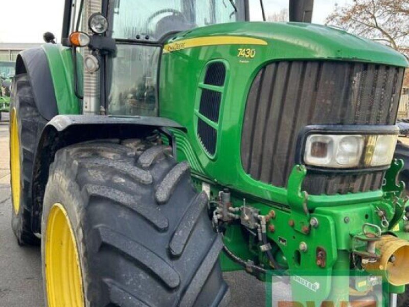 John Deere 7430