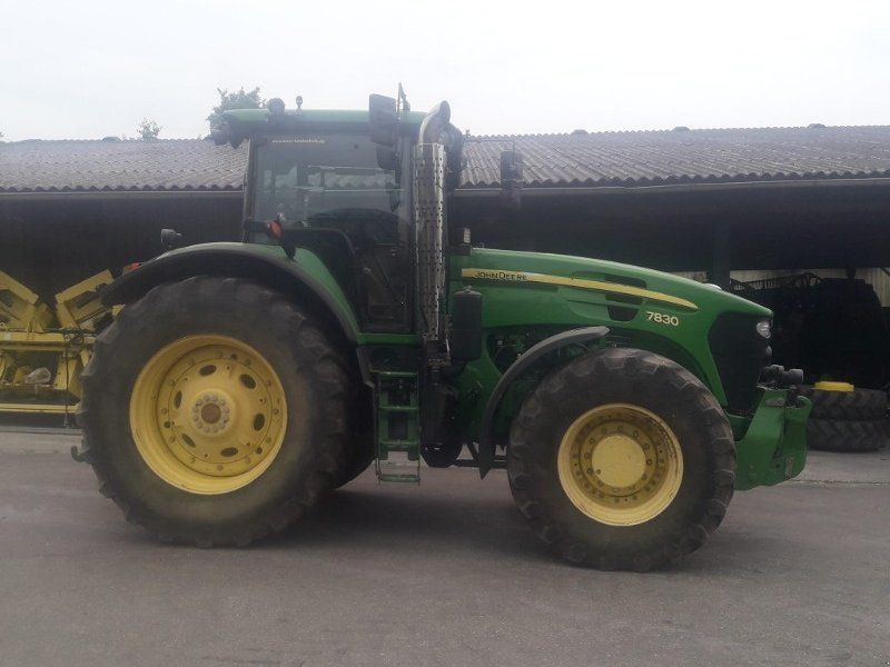 John Deere 7830