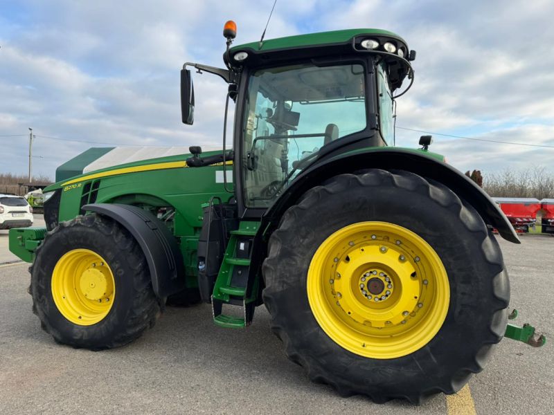 John Deere 8270R