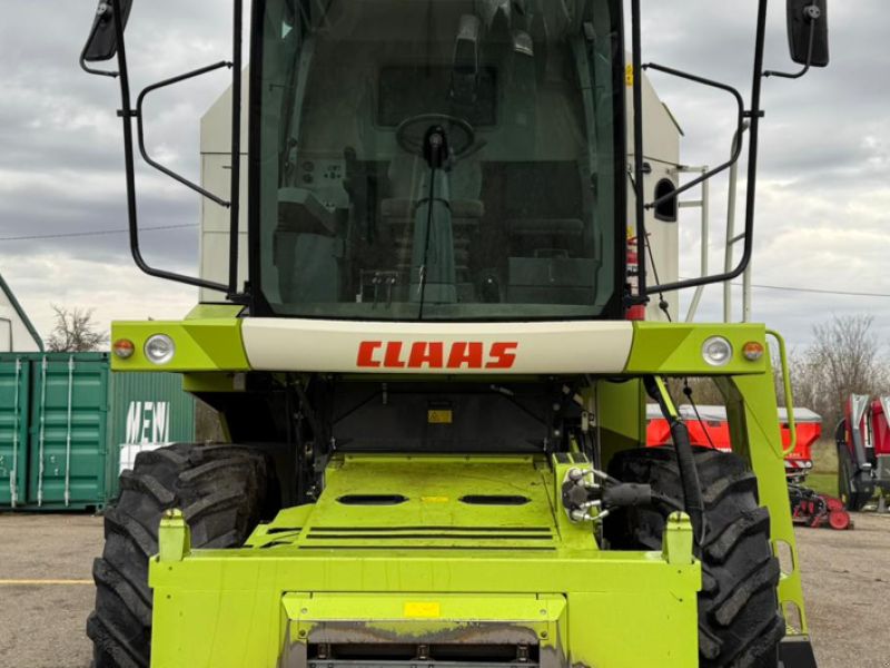 Claas Avero 240