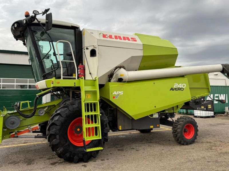 Claas Avero 240