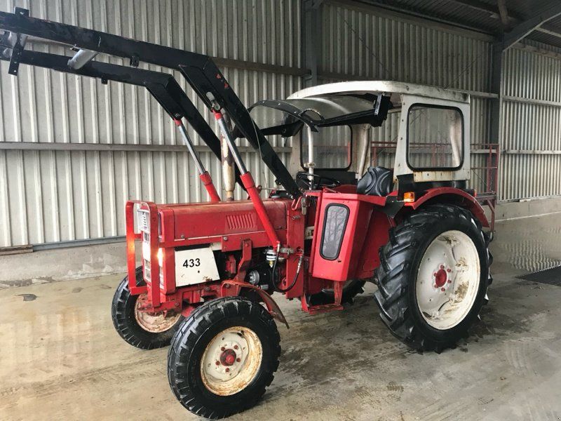 IHC 433 mit Frontlader