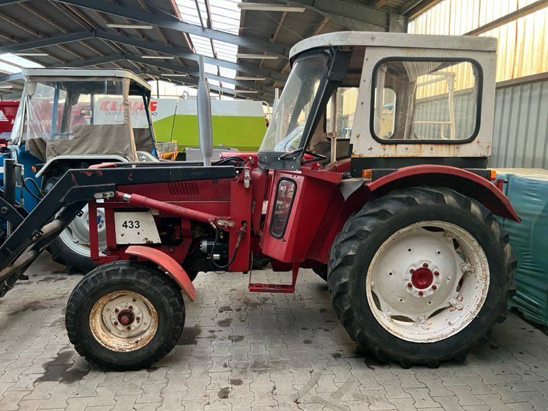 IHC 433 mit Frontlader