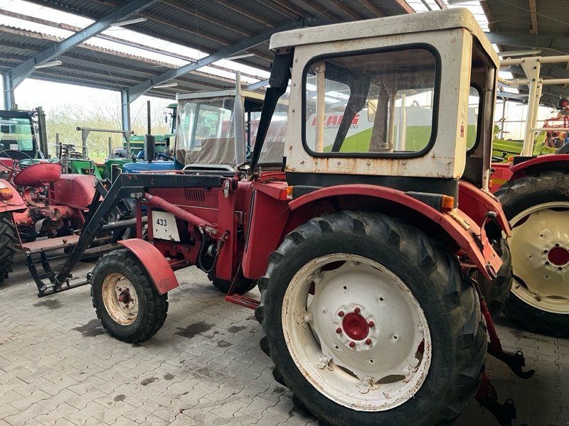 IHC 433 mit Frontlader