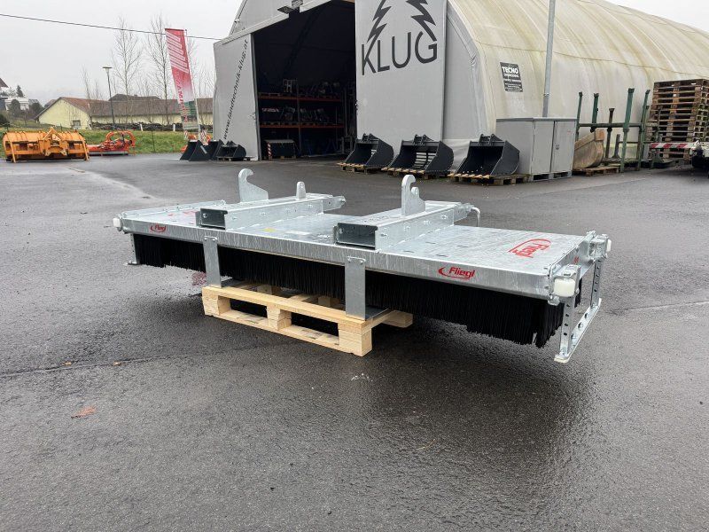 Fliegl Kehrbesen Löwe