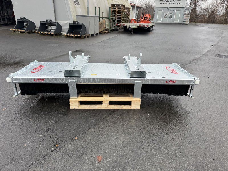 Fliegl Kehrbesen Löwe