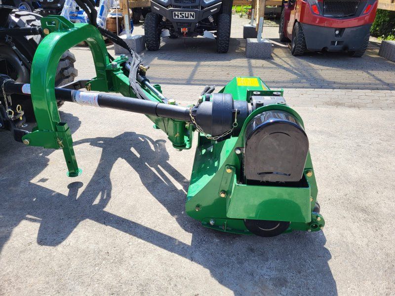 Solis 26 9+9 mit Ausliegemulcher 125cm + Industriereifen + Straßenzula