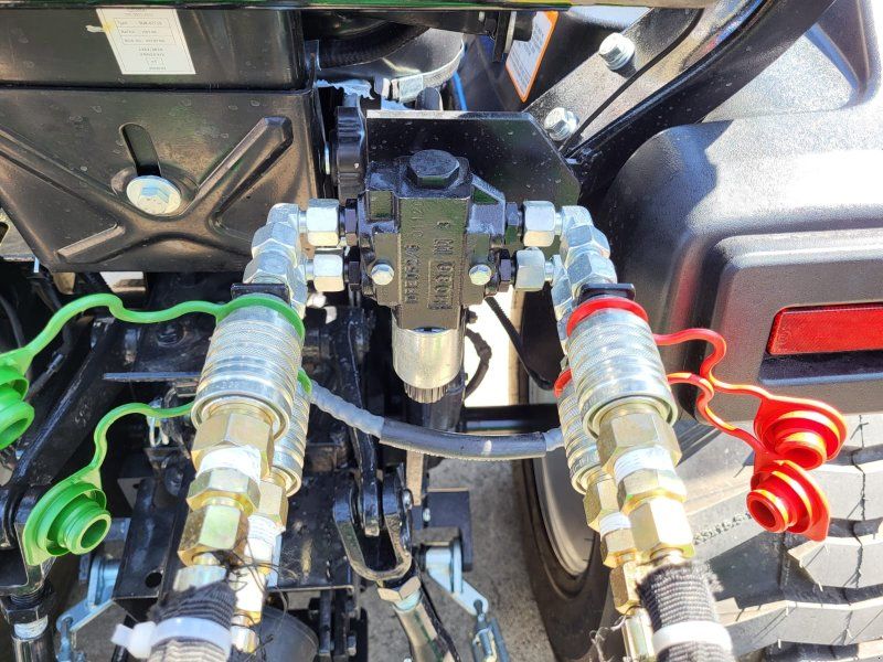 Solis 26 9+9 mit Ausliegemulcher 125cm + Industriereifen + Straßenzula