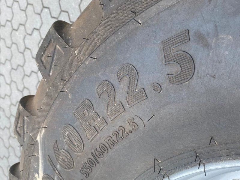 BKT 4 x 560/60R22.5 incl. Felgen