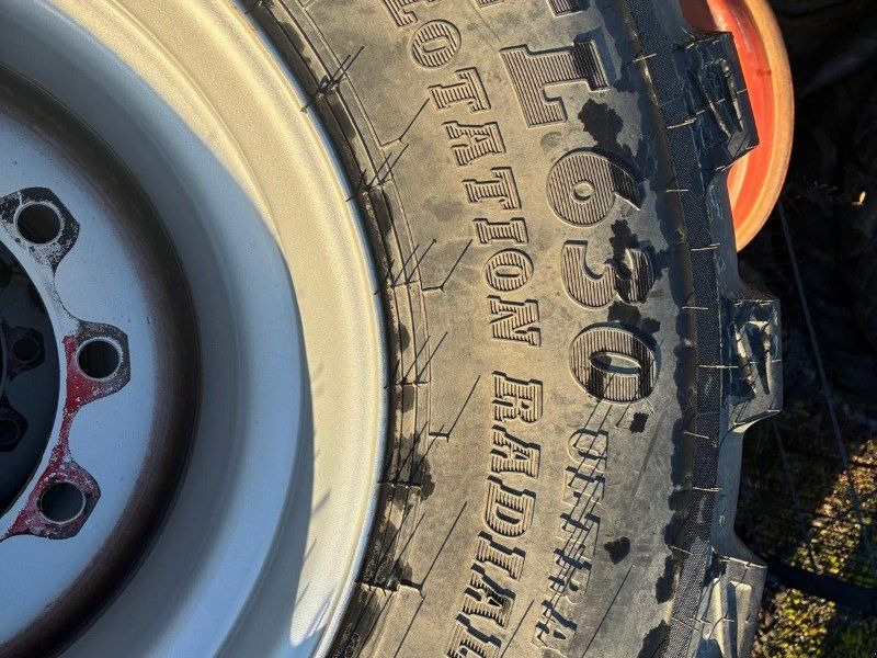 BKT 4 x 560/60R22.5 incl. Felgen