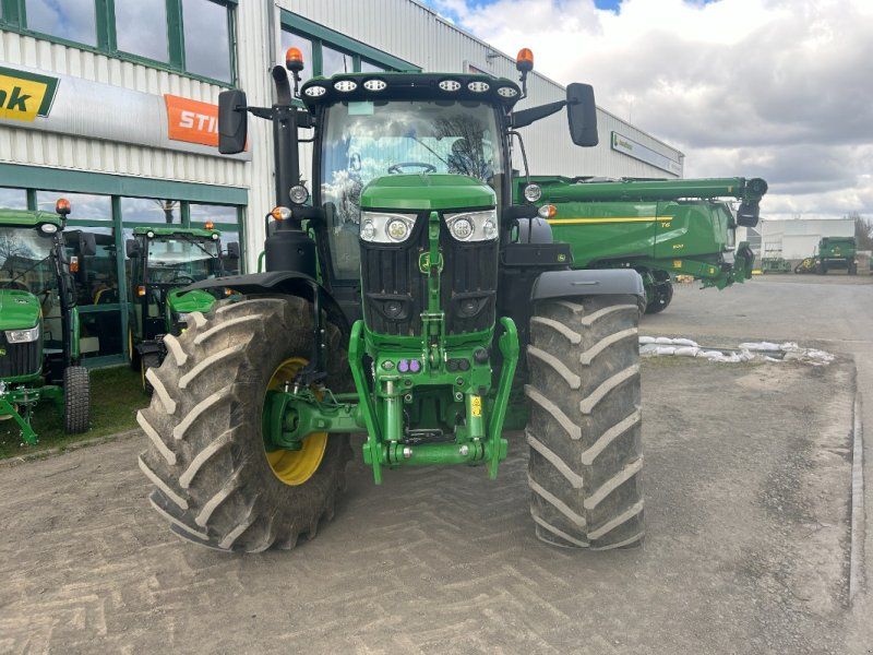 John Deere 6R215