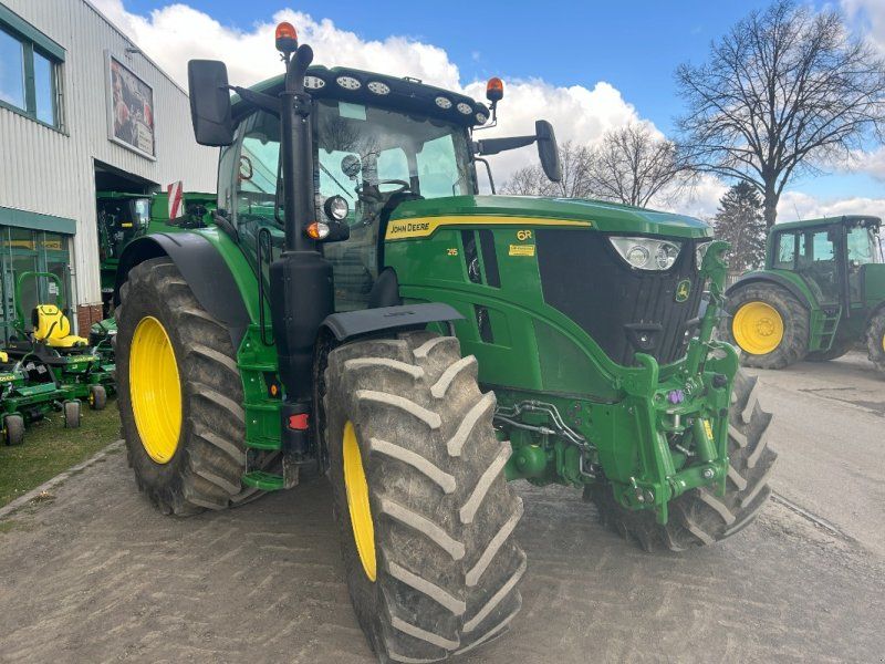 John Deere 6R215