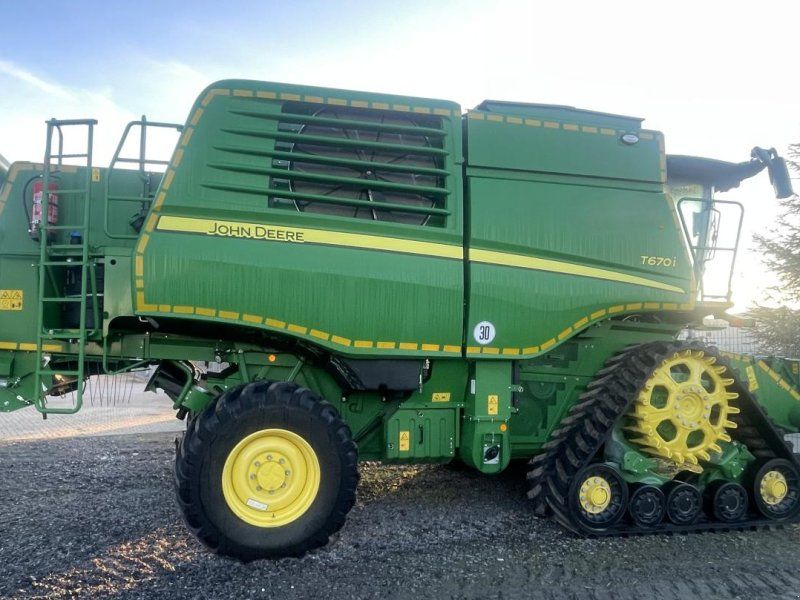 John Deere T 670 i