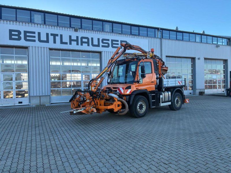Mercedes-Benz Unimog U 427 mit Mulag Kombinationmähwerk MKM 700