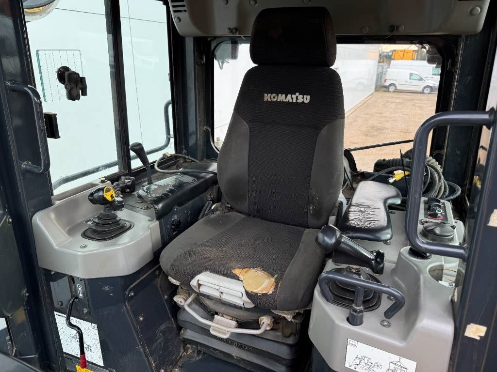 Komatsu D61PX-24 - 6-Way Blade / Ripper Valve / Camera