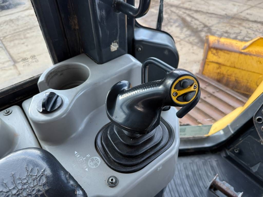 Komatsu D61PX-24 - 6-Way Blade / Ripper Valve / Camera