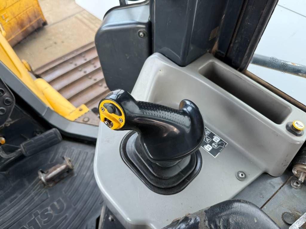 Komatsu D61PX-24 - 6-Way Blade / Ripper Valve / Camera