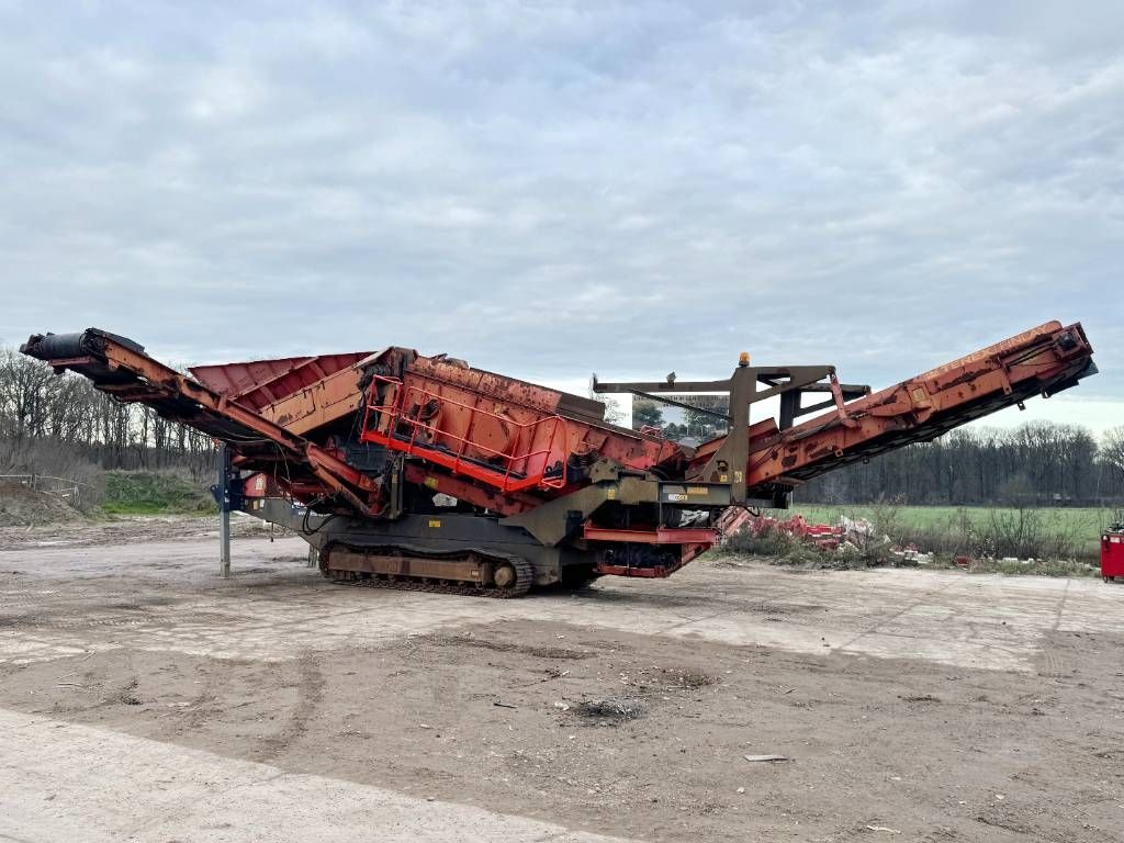 Terex Finlay 883 - Deutz Engine / 2 Side Conveyor