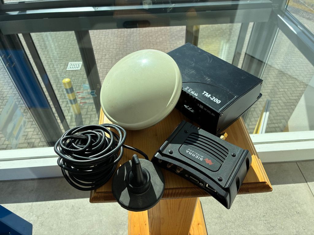 Trimble XCN 2050 + Nav III + AG25 + TM200 GPS Systeem