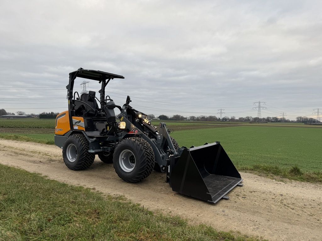 Giant G2700 X-TRA HD+ minishovel 2025 incl bak en vorken!