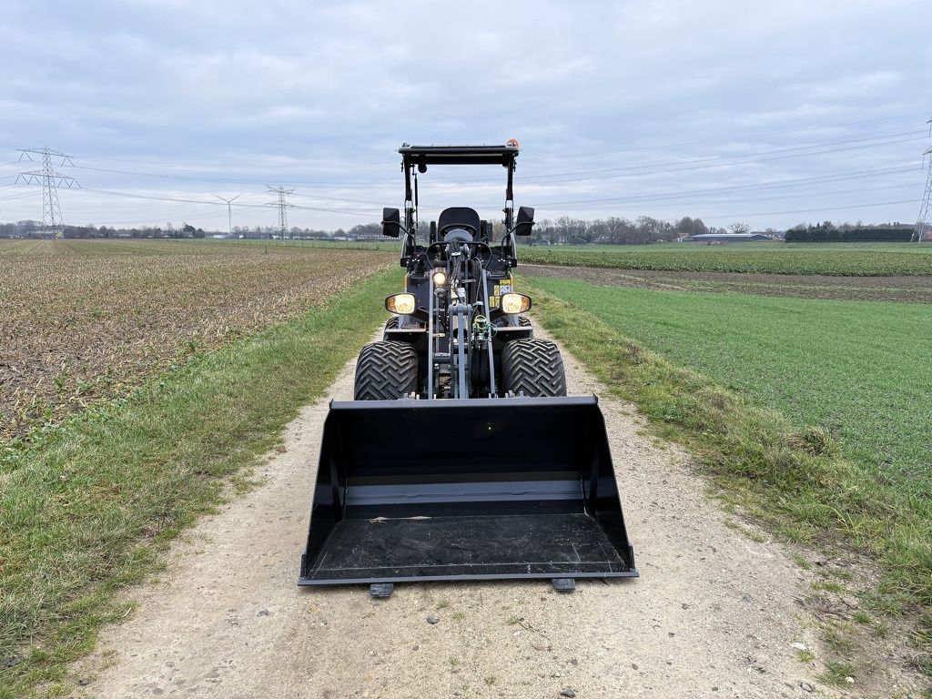 Giant G2700 X-TRA HD+ minishovel 2025 incl bak en vorken!
