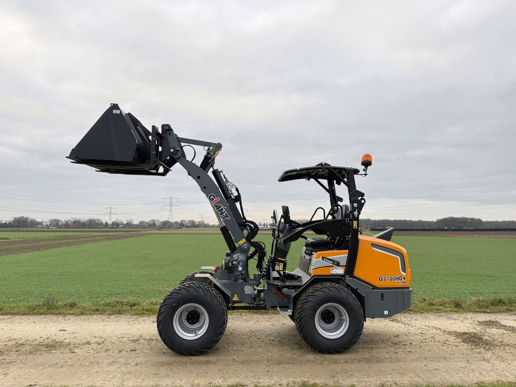 Giant G2700 X-TRA HD+ minishovel 2025 incl bak en vorken!