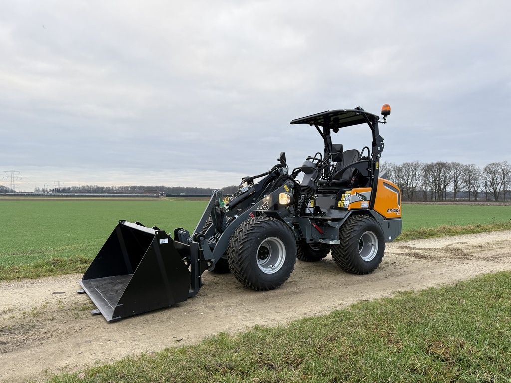 Giant G2700 X-TRA HD+ minishovel 2025 incl bak en vorken!