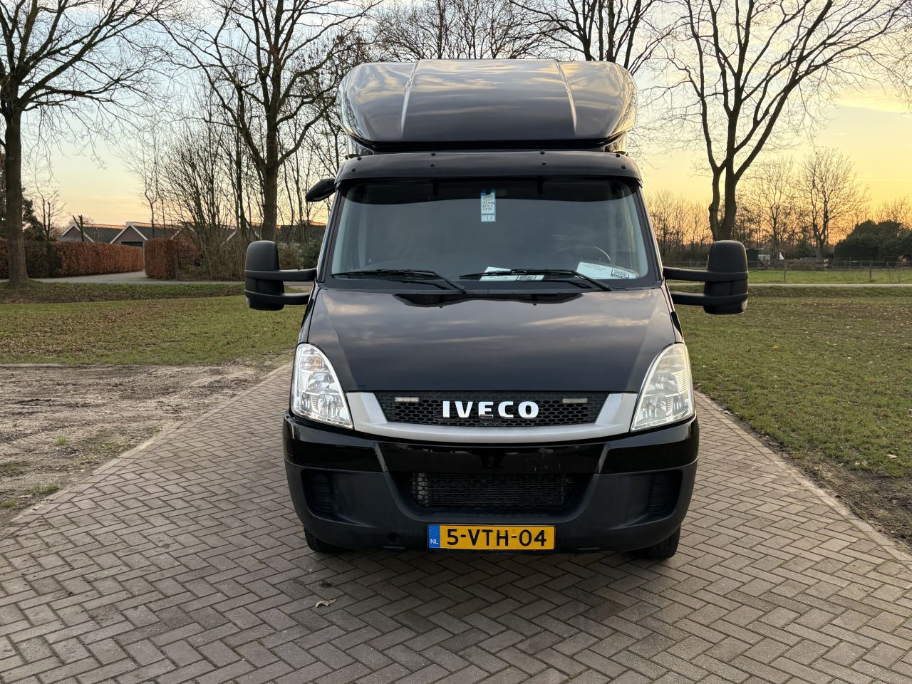 Be trekker Iveco Daily 50C17 - be oplegger Jeeb-as semi dieplad
