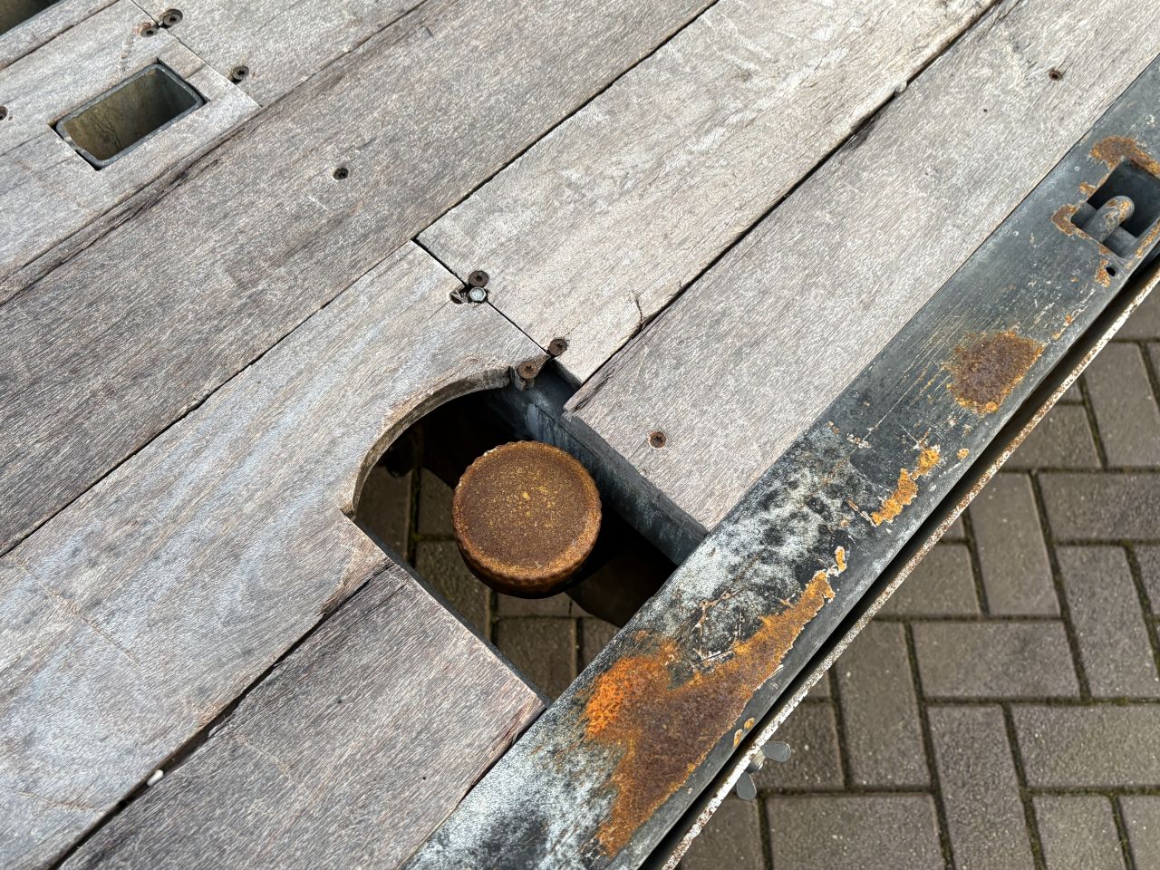 Be trekker Iveco Daily 50C17 - be oplegger Jeeb-as semi dieplad