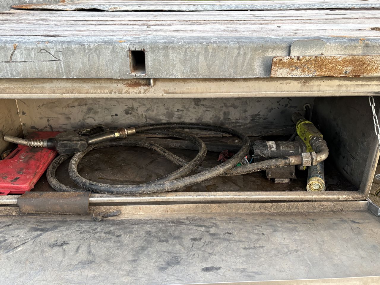 Be trekker Iveco Daily 50C17 - be oplegger Jeeb-as semi dieplad