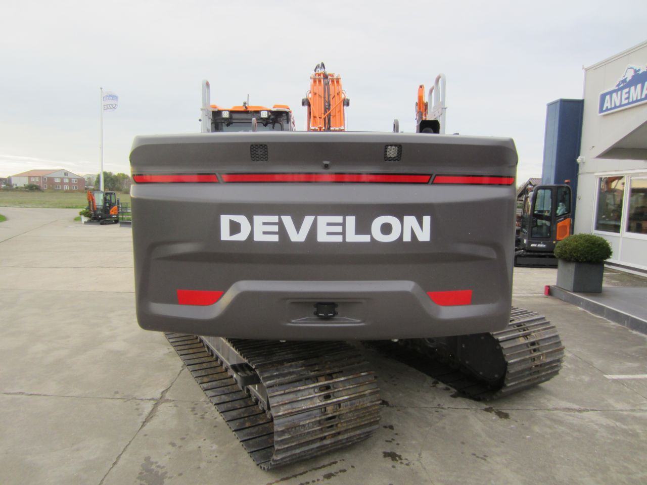 Develon DX230LC-9