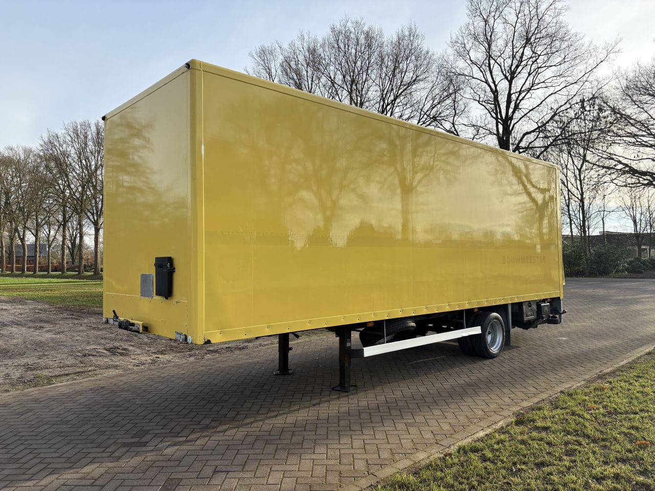 Be oplegger 7.5 TON GESLOTEN VELDHUIZEN met laadklep 1500 kg