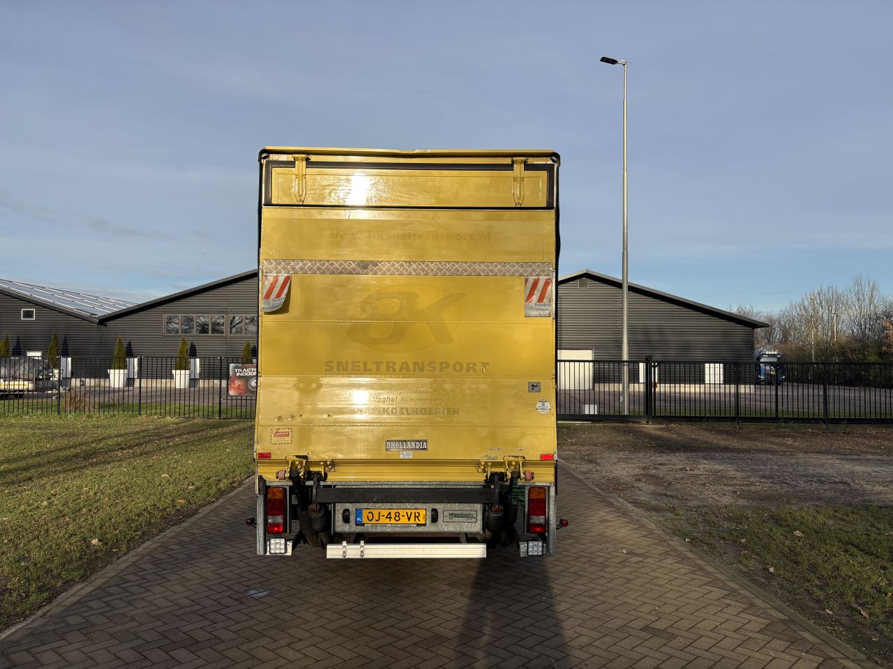 Be oplegger 7.5 TON GESLOTEN VELDHUIZEN met laadklep 1500 kg