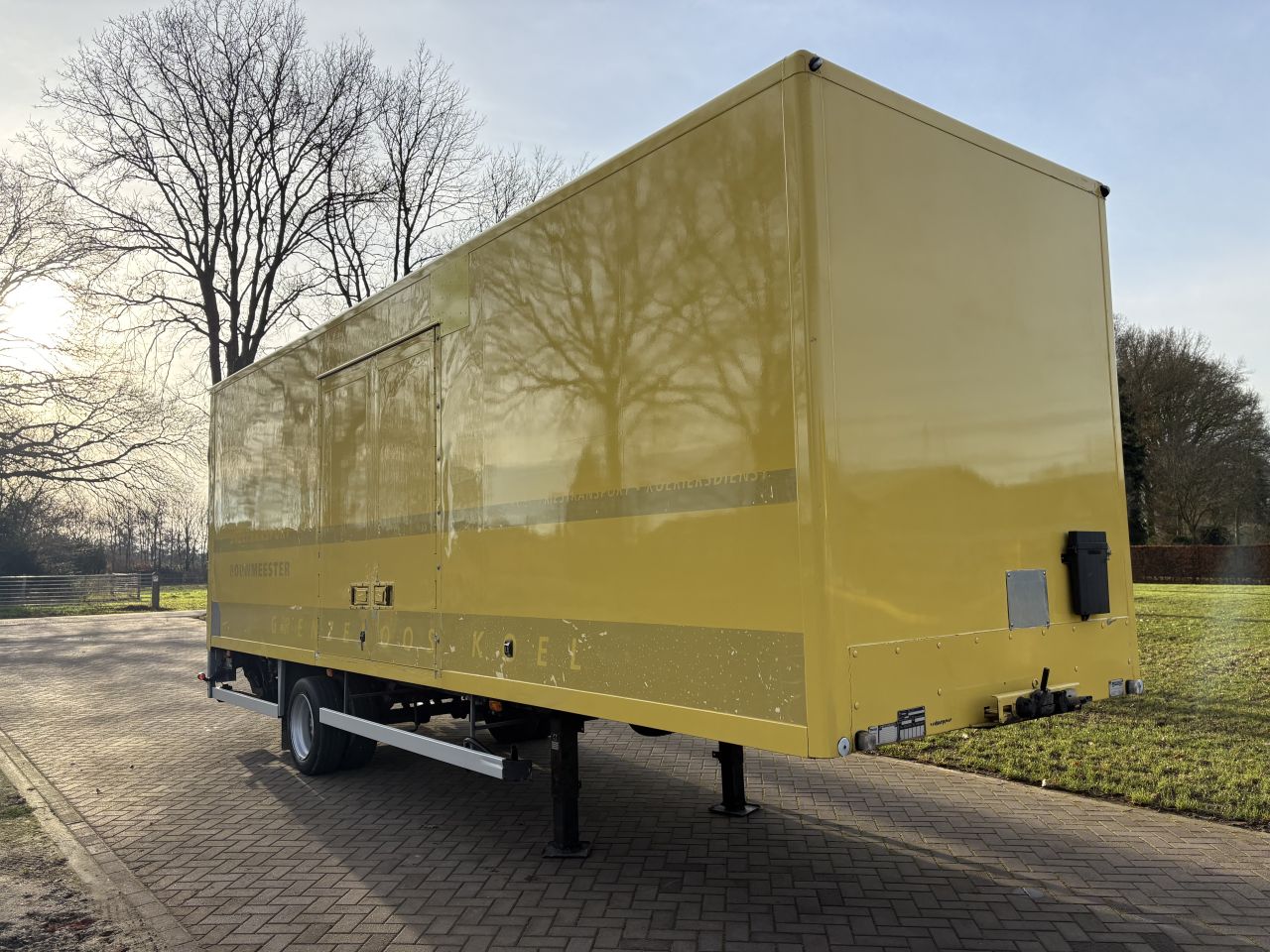 Be oplegger 7.5 TON GESLOTEN VELDHUIZEN met laadklep 1500 kg
