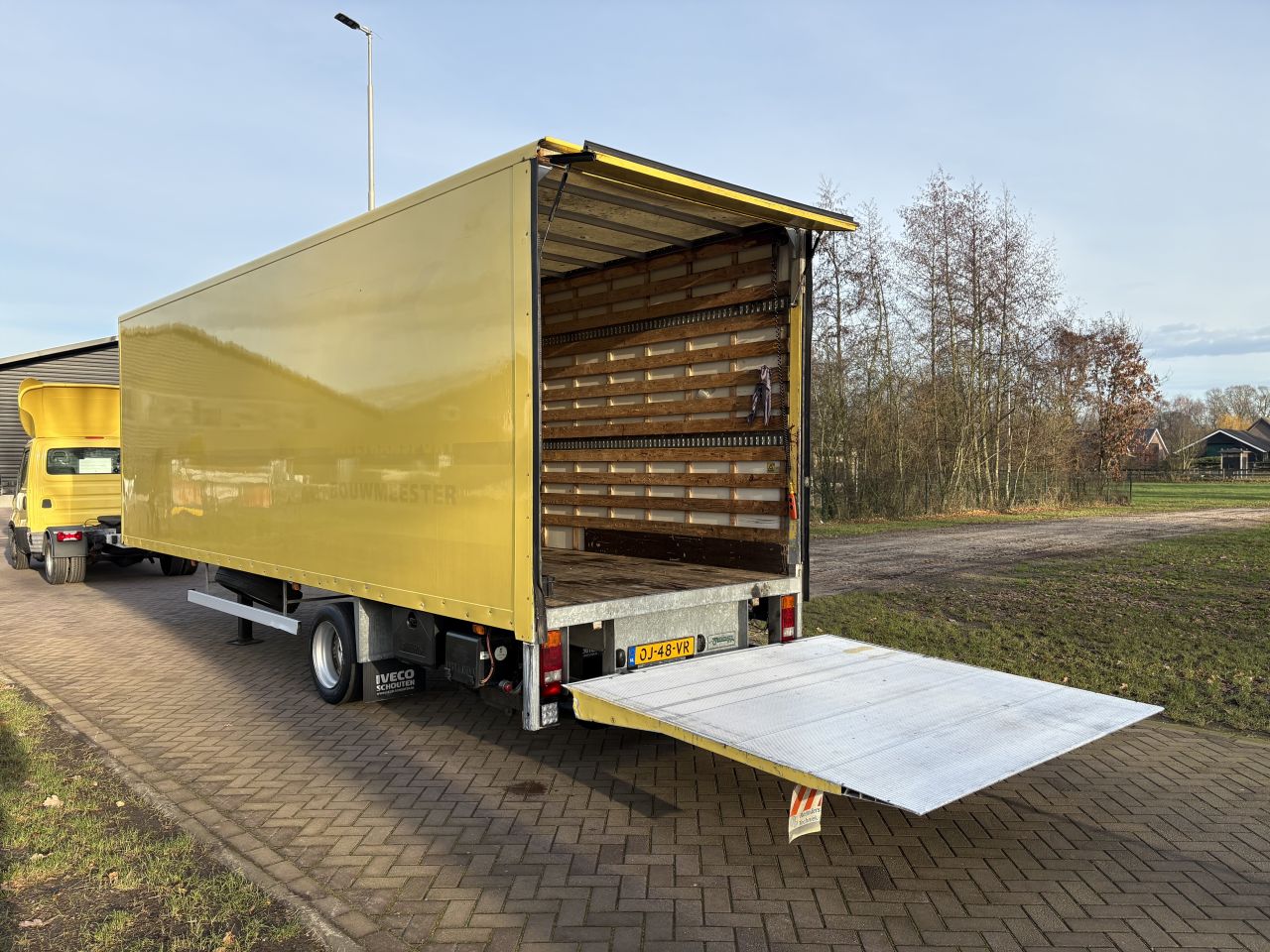 Be oplegger 7.5 TON GESLOTEN VELDHUIZEN met laadklep 1500 kg