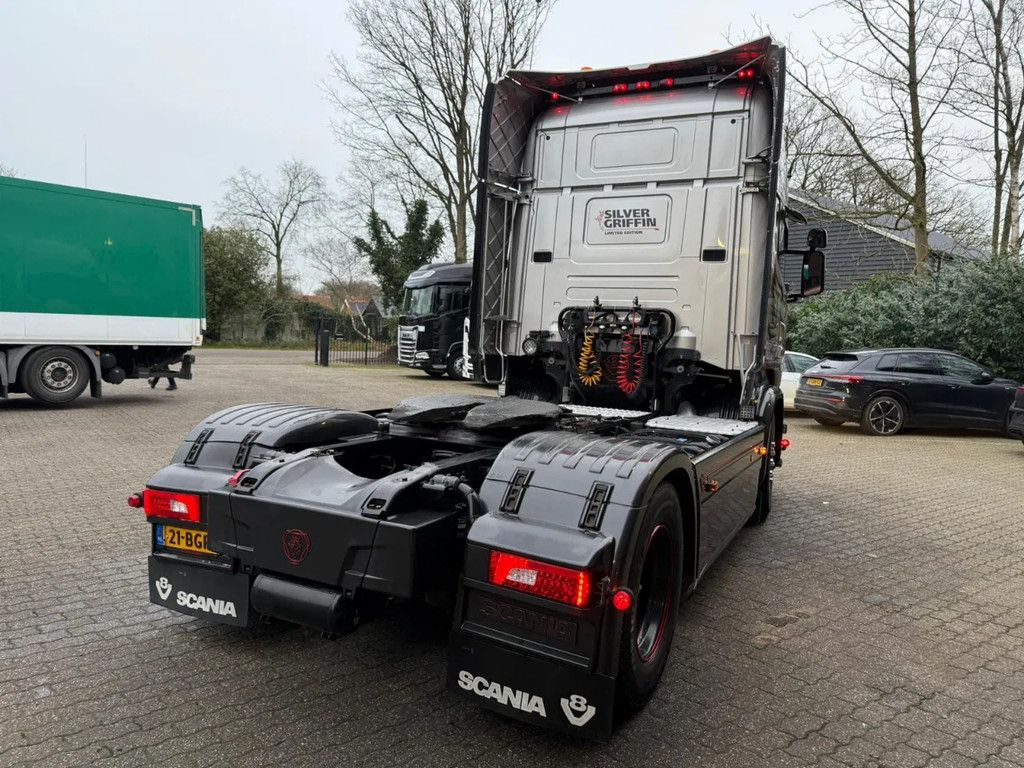Scania R580 V8 Silver Griffin 033/100 Original NL, Full air