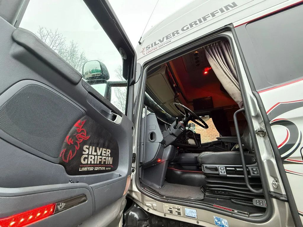 Scania R580 V8 Silver Griffin 033/100 Original NL, Full air