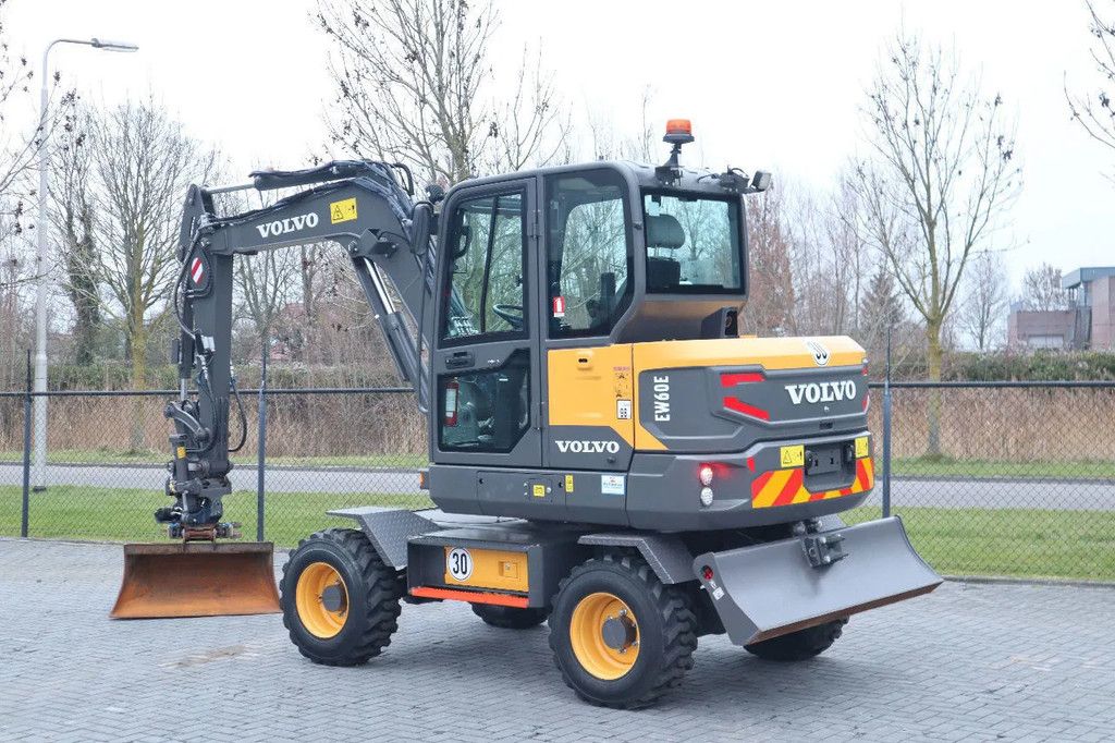 Volvo EW60E | DEMO | 30 KM/H | ROTOTILT + GRIPPER | BUCKET