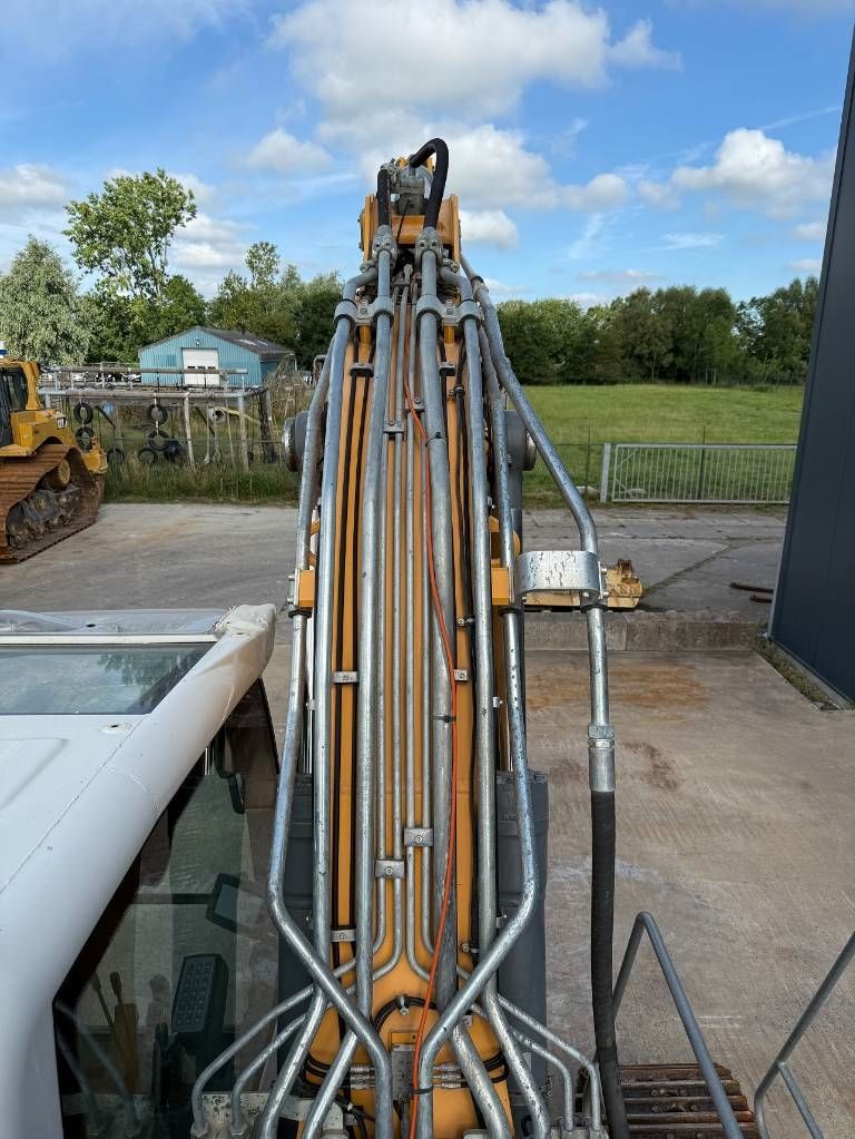 Liebherr R922 LC