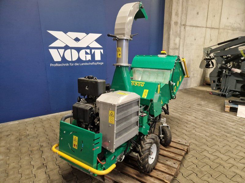 HS 140MR PRO Holzhäcksler /Holzhacker mit Dieselmotor und Radantrie