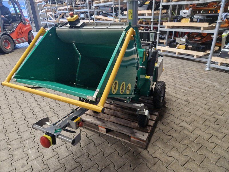 HS 140MR PRO Holzhäcksler /Holzhacker mit Dieselmotor und Radantrie