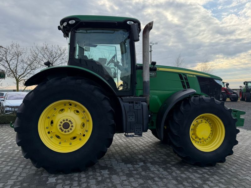 John Deere 7230R