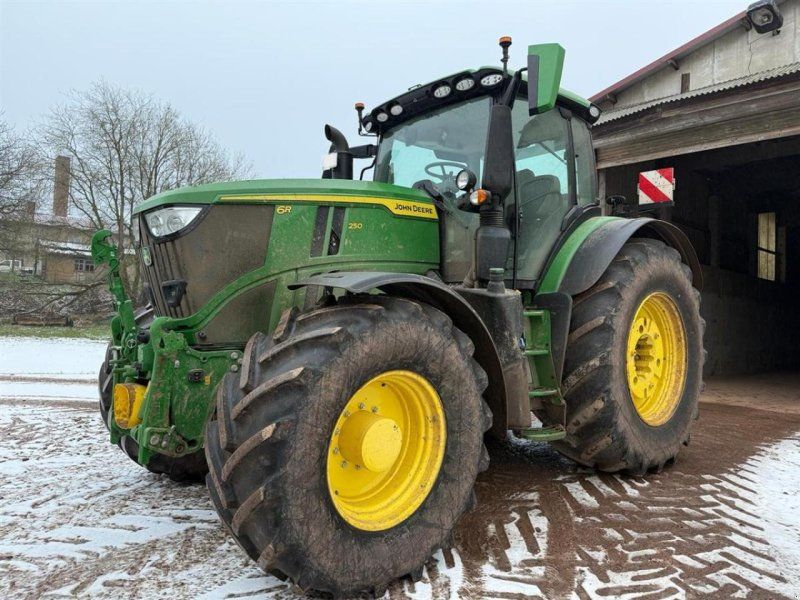 John Deere 6R 250