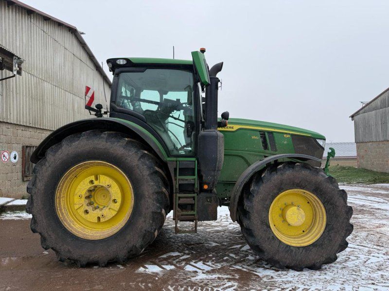 John Deere 6R 250