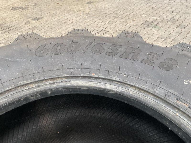 BKT 600/65R28