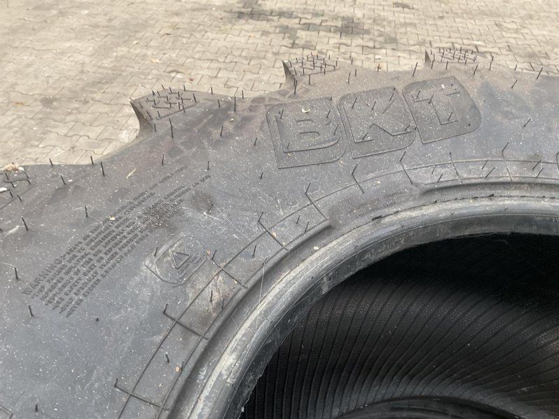 BKT 600/65R28