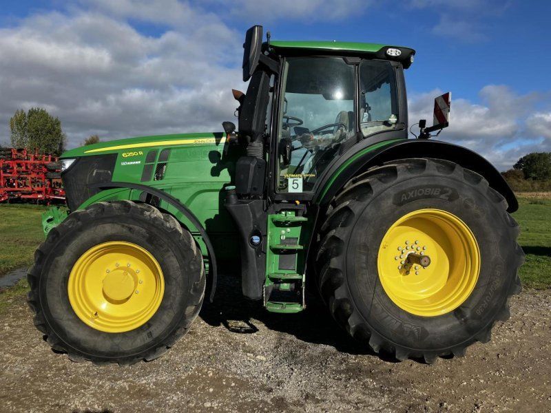 John Deere 6250R