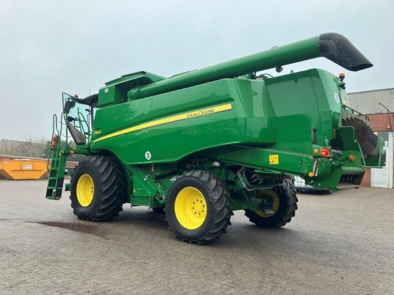 John Deere T560