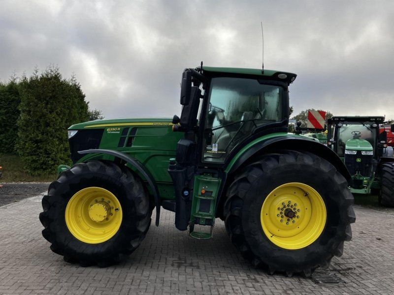 John Deere 6230R